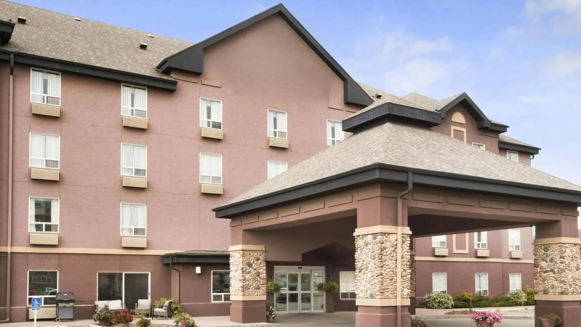 7 Smart Family-Friendly Hotels in Northeast Calgary Worth Booking