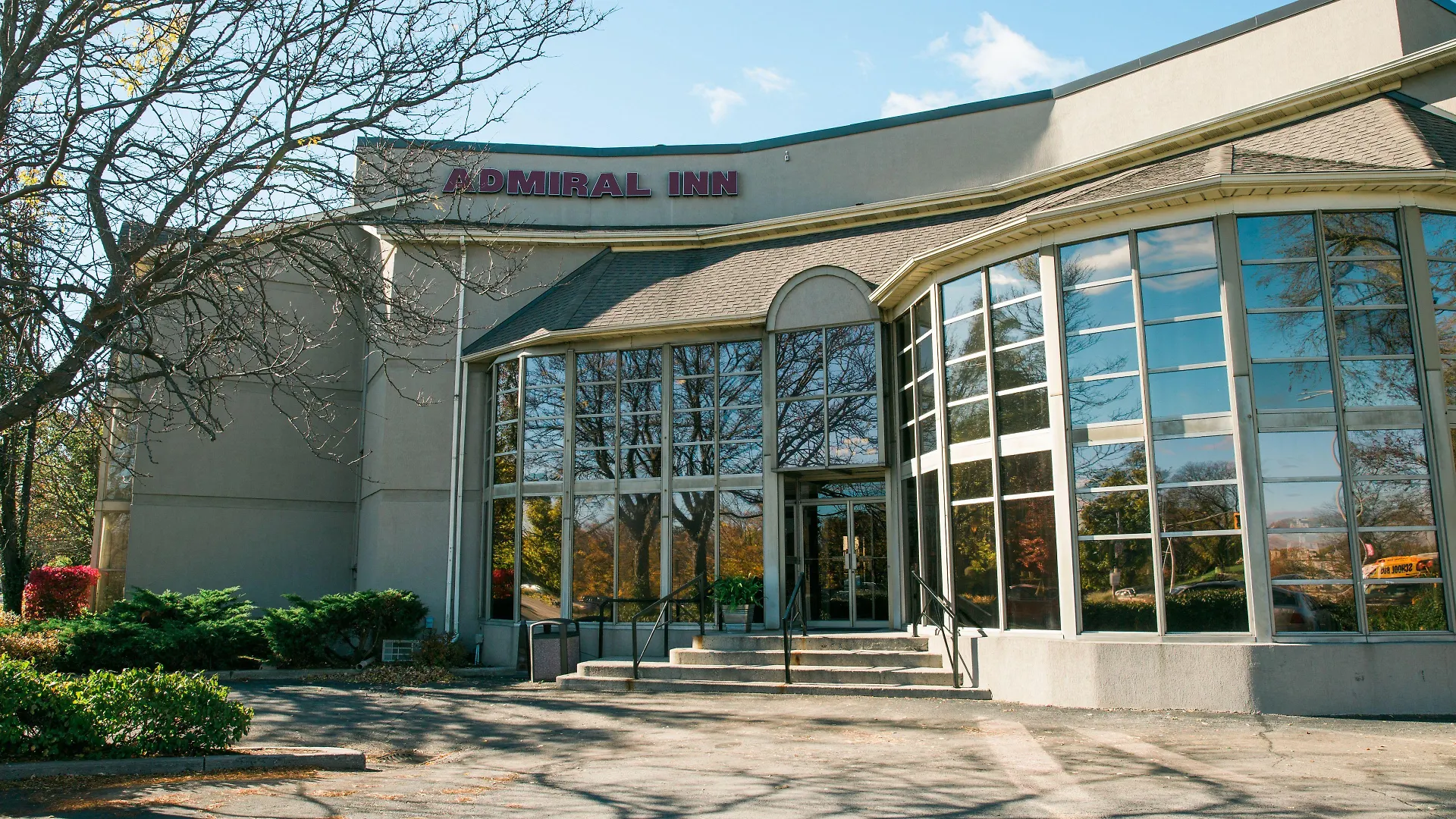 4 Design Hotels Close to Burlington Art Centre Worth Booking