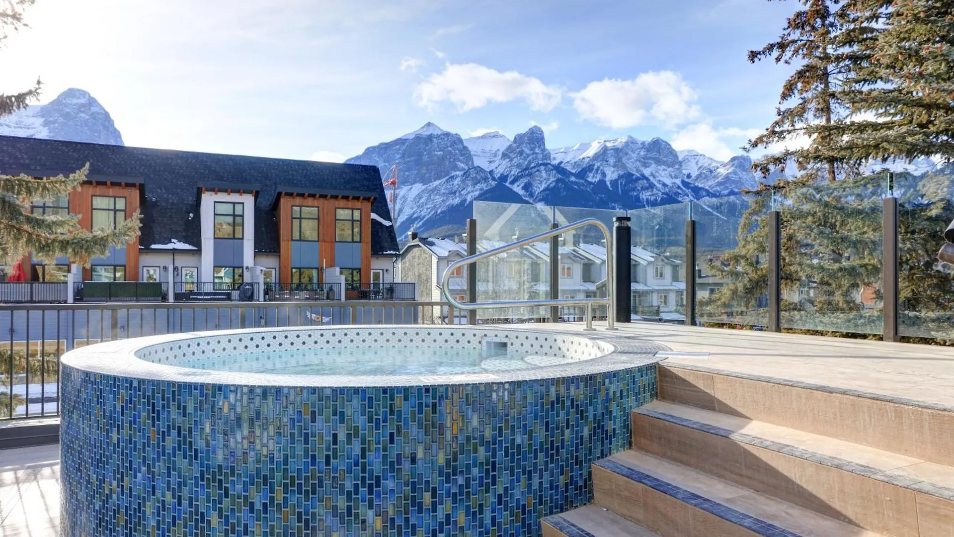4 Smart 4-Star Hotels Near Canmore Nordic Centre Worth Booking